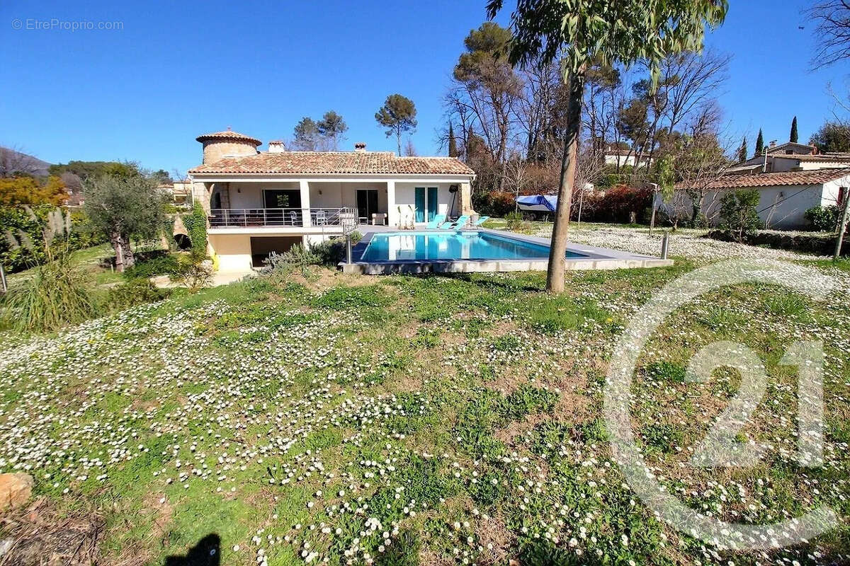 Maison à ROQUEFORT-LES-PINS
