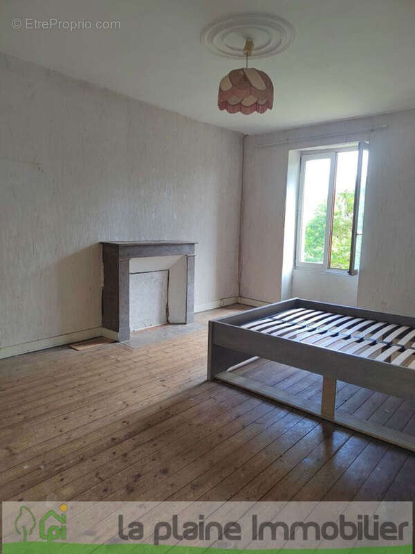 Maison de campagne avec dépendances à rénover à Lignières Orgères - photo 8