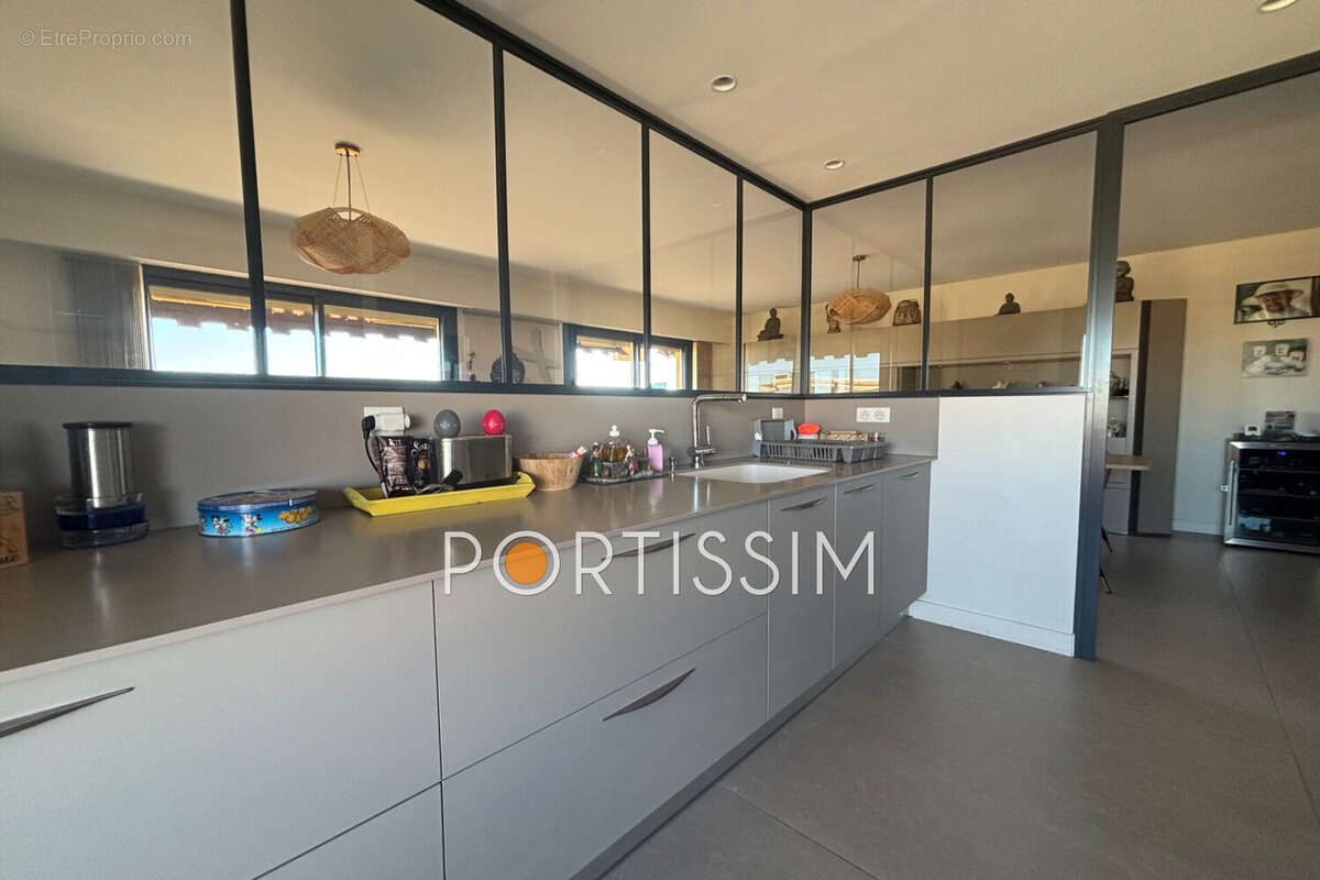 Appartement à SAINT-LAURENT-DU-VAR