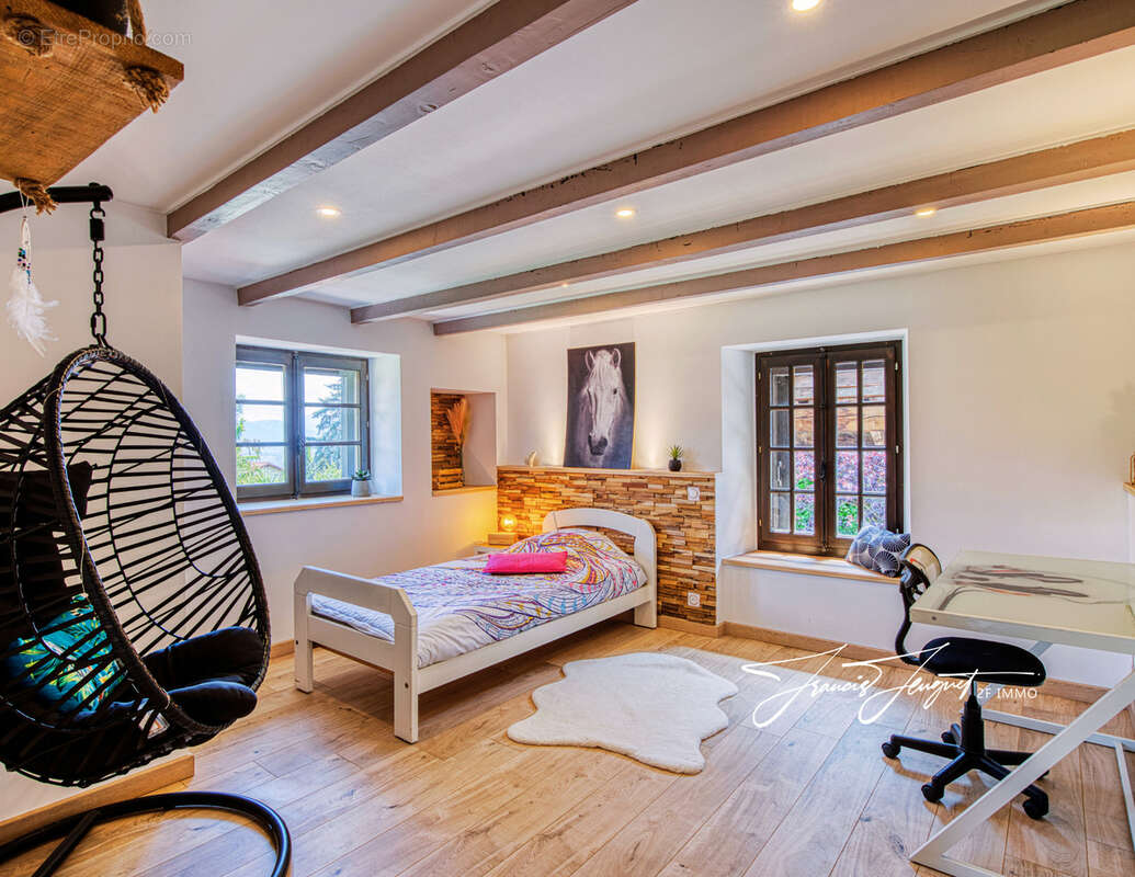 Maison à PERS-JUSSY