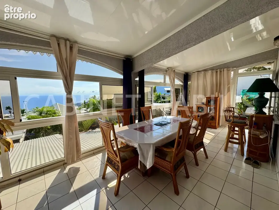 A vendre - maison t5 d'environ 140,77 m2 avec piscine - les avirons - 495 000 € - photo 2