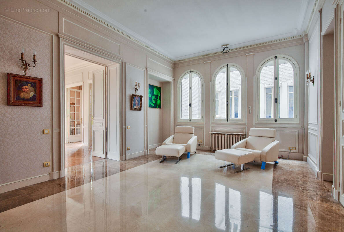 Appartement à PARIS-7E