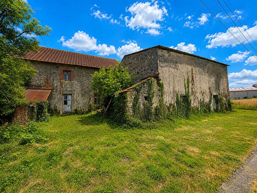 Maison à SAINT-HILAIRE-LA-TREILLE