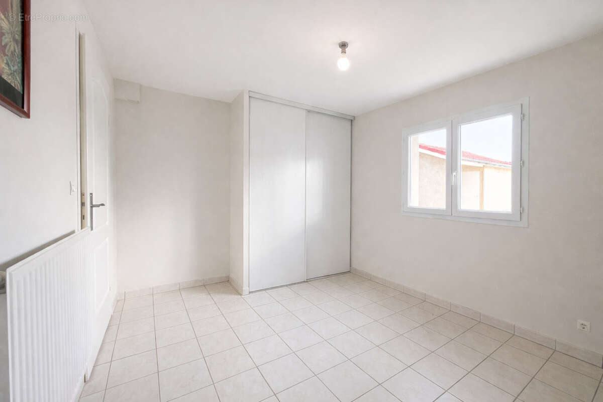 Maison à GREZIEU-LA-VARENNE