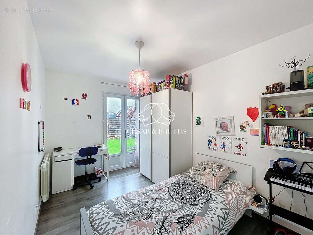 Maison 165 m² à Villieu-Loyes-Mollon  - photo 9