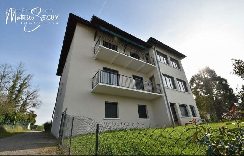 Appartement à CHARBONNIERES-LES-BAINS