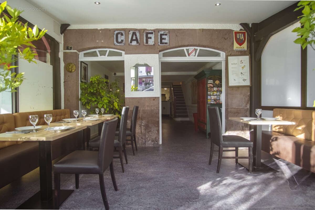 Commerce à SAINT-JEAN-PIED-DE-PORT