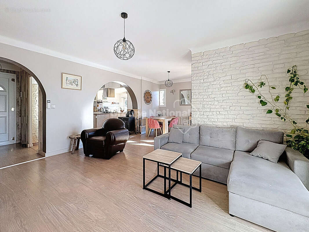 Maison à BAGNOLS-EN-FORET