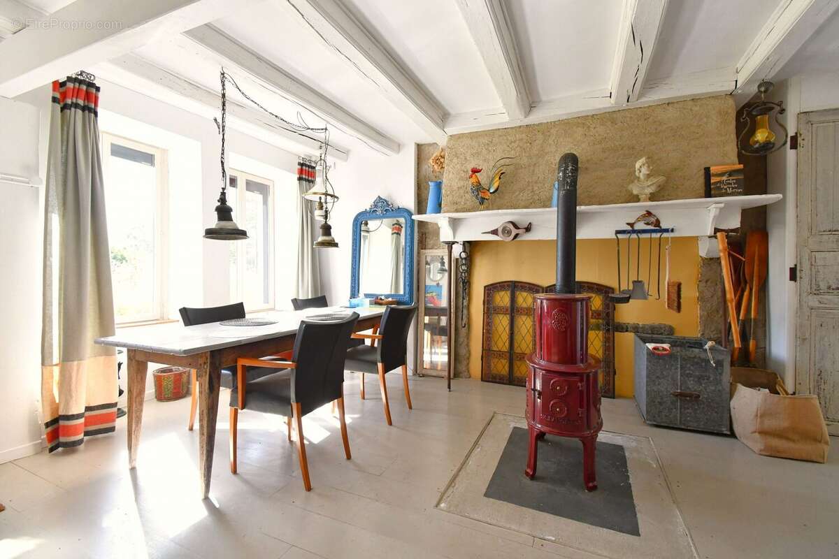 Maison à MENESSAIRE