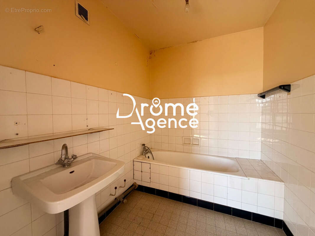 Appartement 40 m² à Bourg-Les-Valence  - photo 8