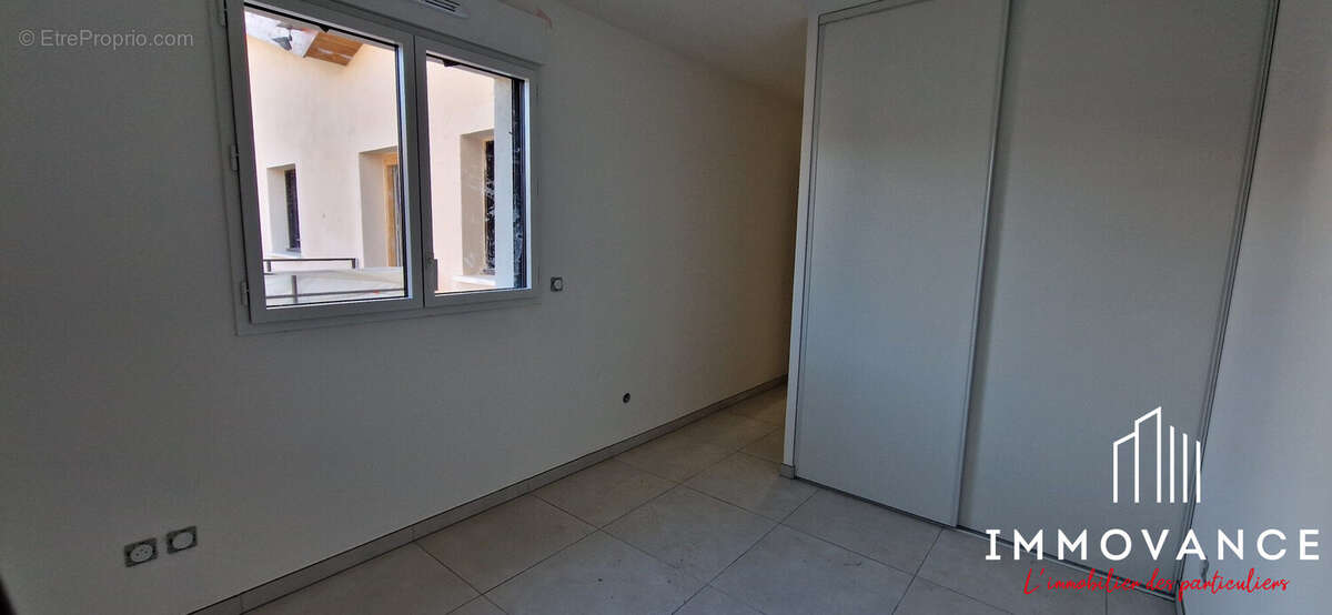 Appartement à VALERGUES