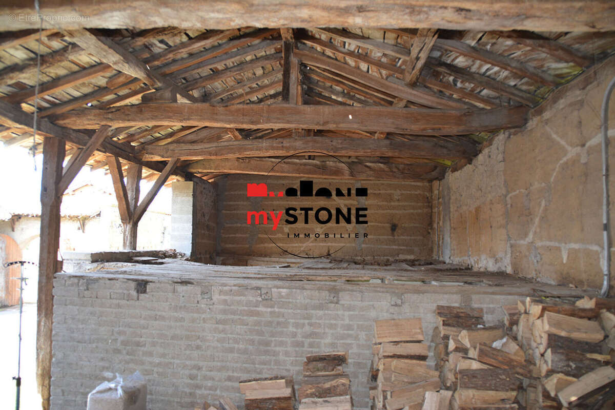 Maison à GENOUILLEUX