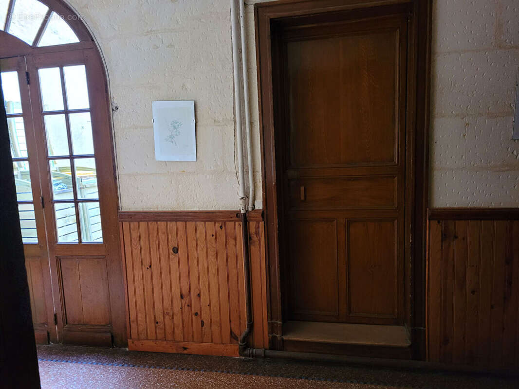 SOUS OFFRE - ROCHEFORT centre ville local professionnel de 32.14 m² - chauffage collectif - photo 4