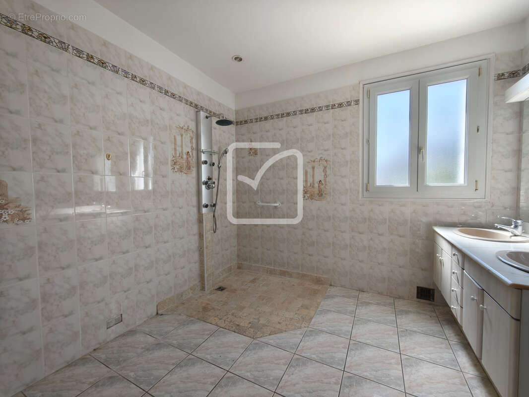 Spacieuse villa  sur 1767m2 - photo 11