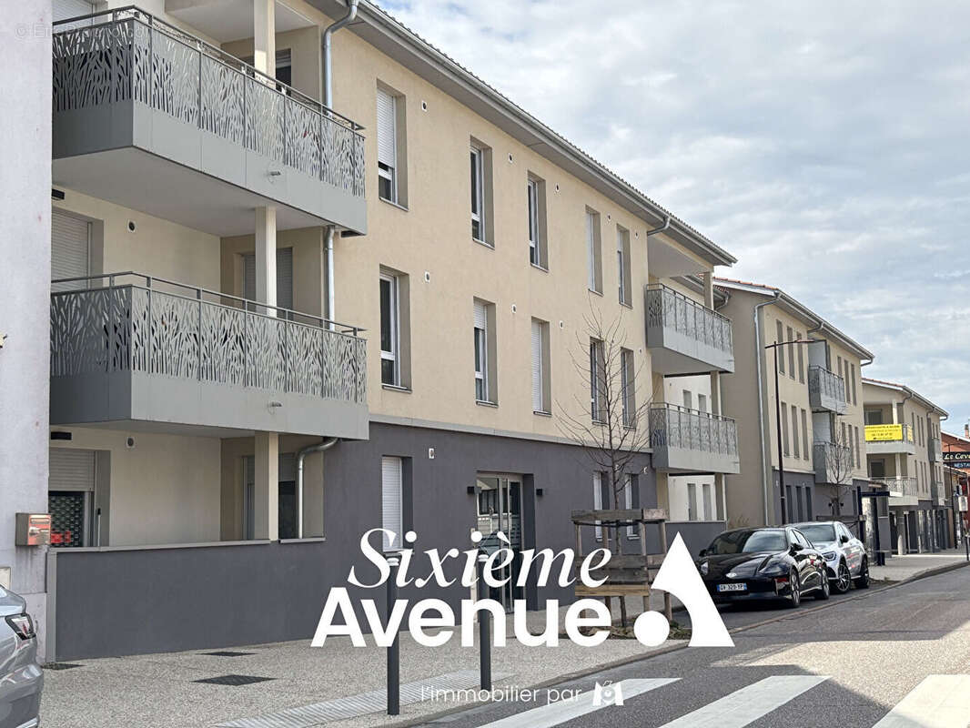 Parking à SAINT-BONNET-DE-MURE