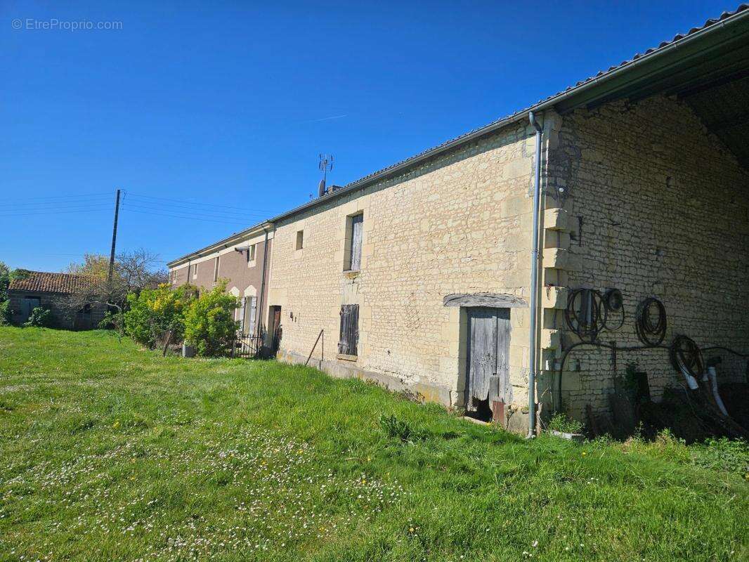 Ancien corps de ferme a restaurer - photo 10
