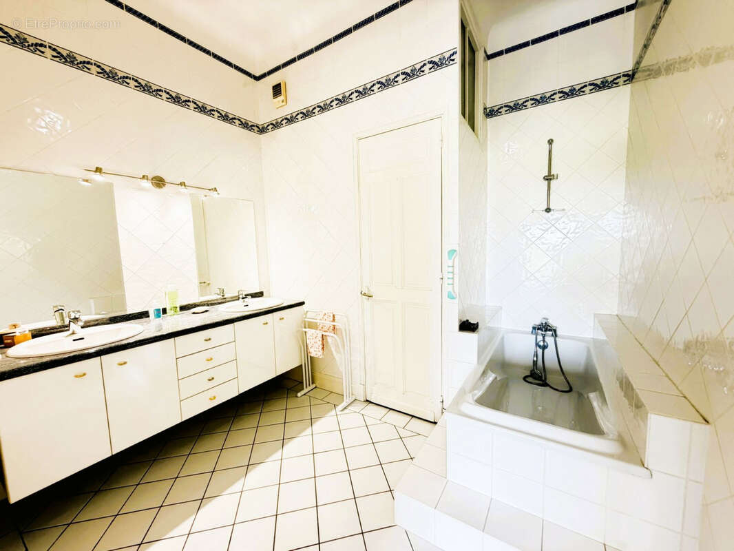 Appartement T3 avec vue exceptionnelle sur les parcs - photo 5
