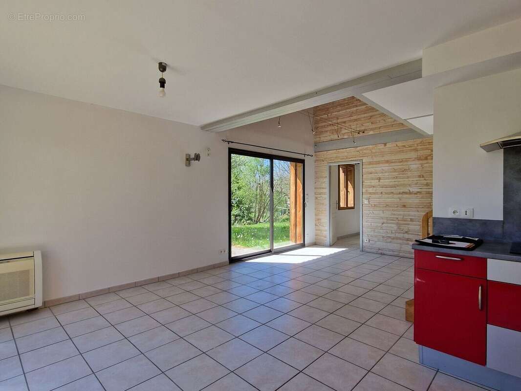 Pièce à vivre - Maison à COUX-ET-BIGAROQUE