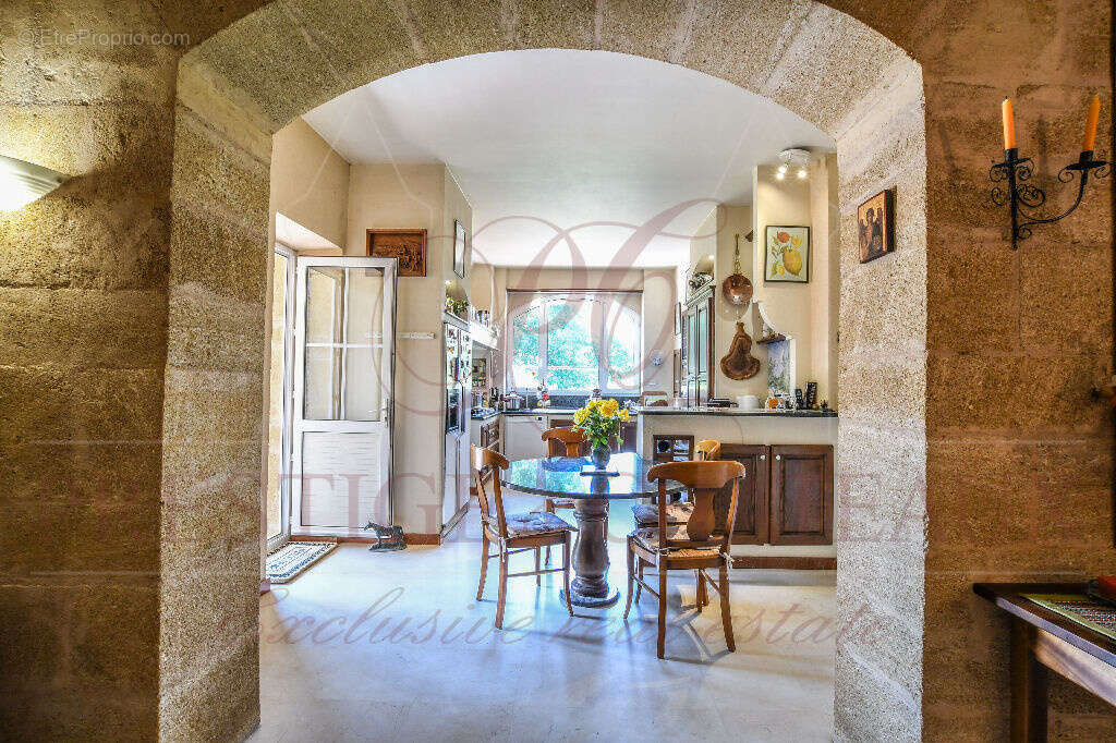 Maison à SAINTE-CECILE-LES-VIGNES