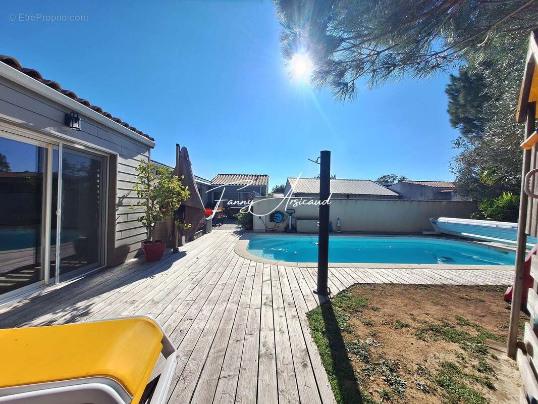 Maison à CHAMPAGNE-LES-MARAIS