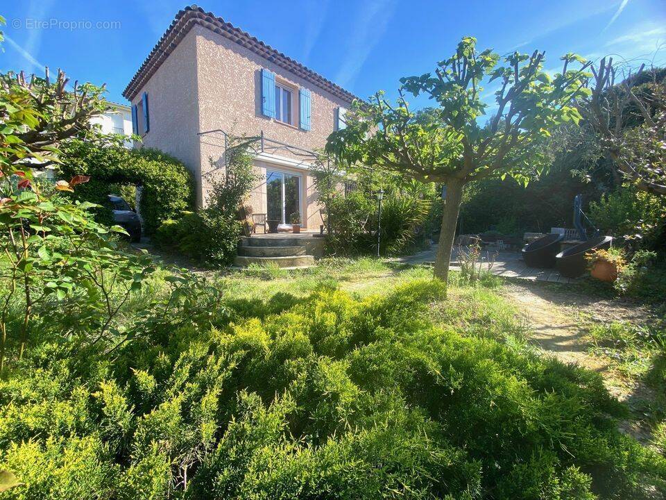 T4 de 96m2+ TERRAIN 632m2 / SAINT MITRE - Maison à MARSEILLE-13E