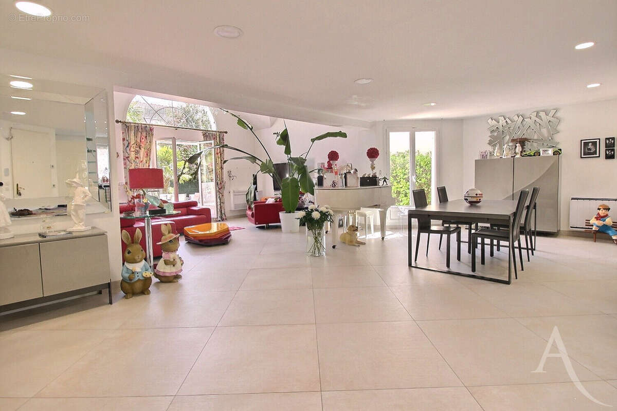THIAIS  Une maison d'exception pour une vie de famille privilégiée - photo 2