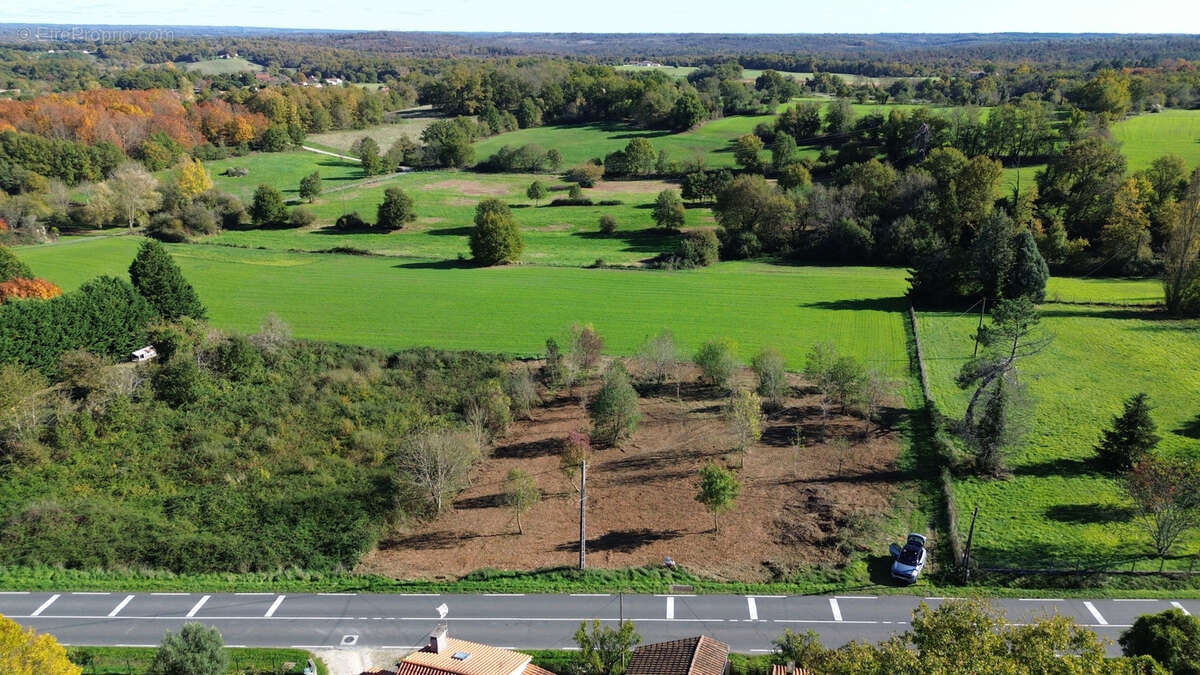 Terrain à SAINT-AULAYE
