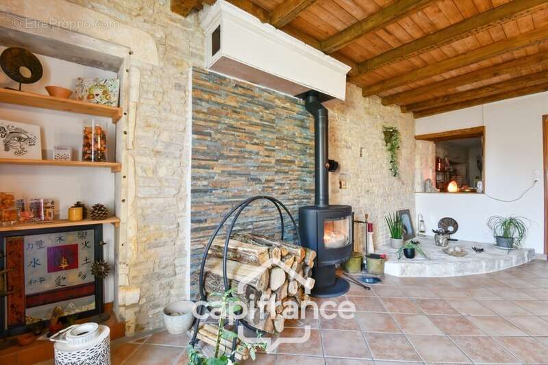 Maison à vendre 5 pièces ASNIERES LA GIRAUD (17) avec jardin, dépendances et garage - photo 7