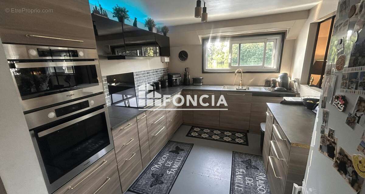COUP DE CŒUR GARANTI – Péniche d’exception à Conflans-Sainte-Honorine 130 m² habitables + 70 m² de terrasse sur les quais… Envie - photo 2