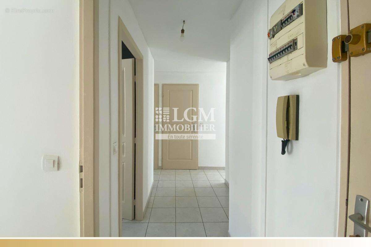 T4 traversant de 84 m² – Garage fermé – DPE B – Aucun travaux à prévoir - photo 8