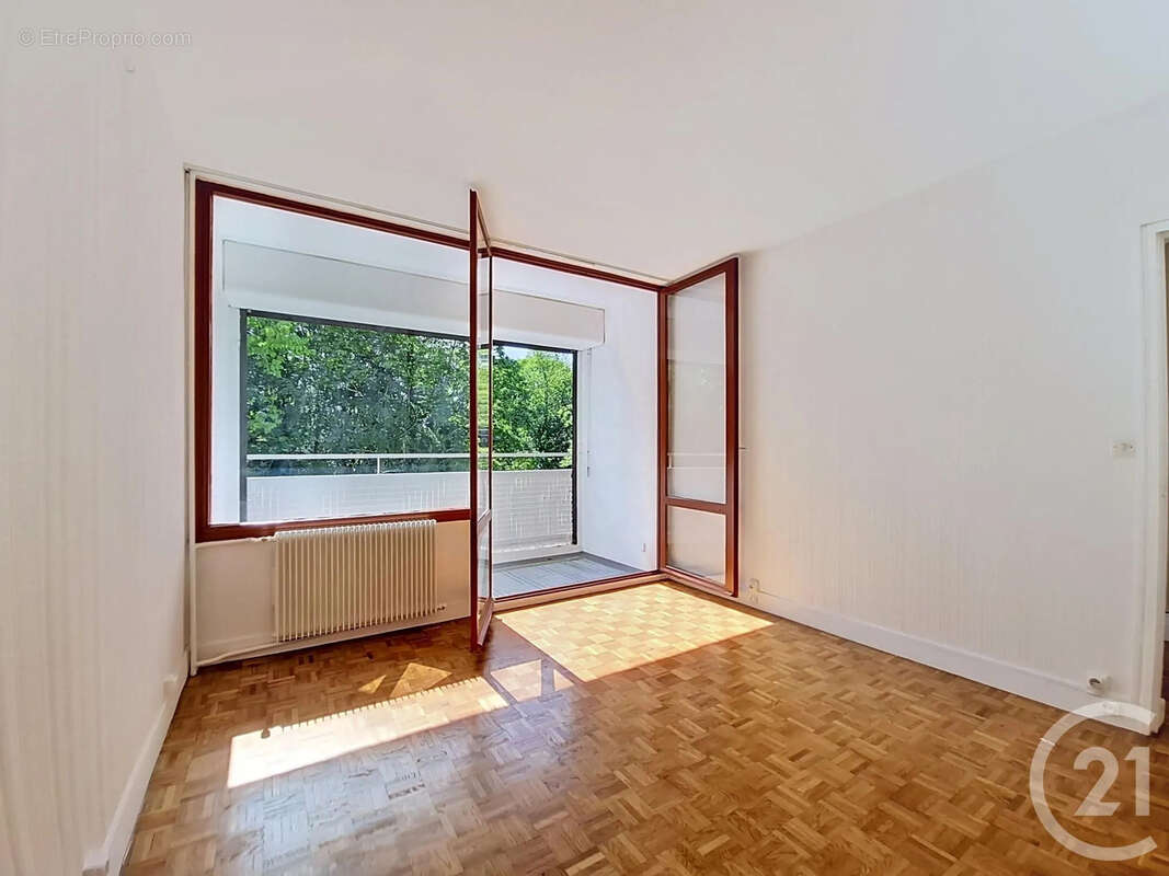 Appartement à VAUX-LE-PENIL