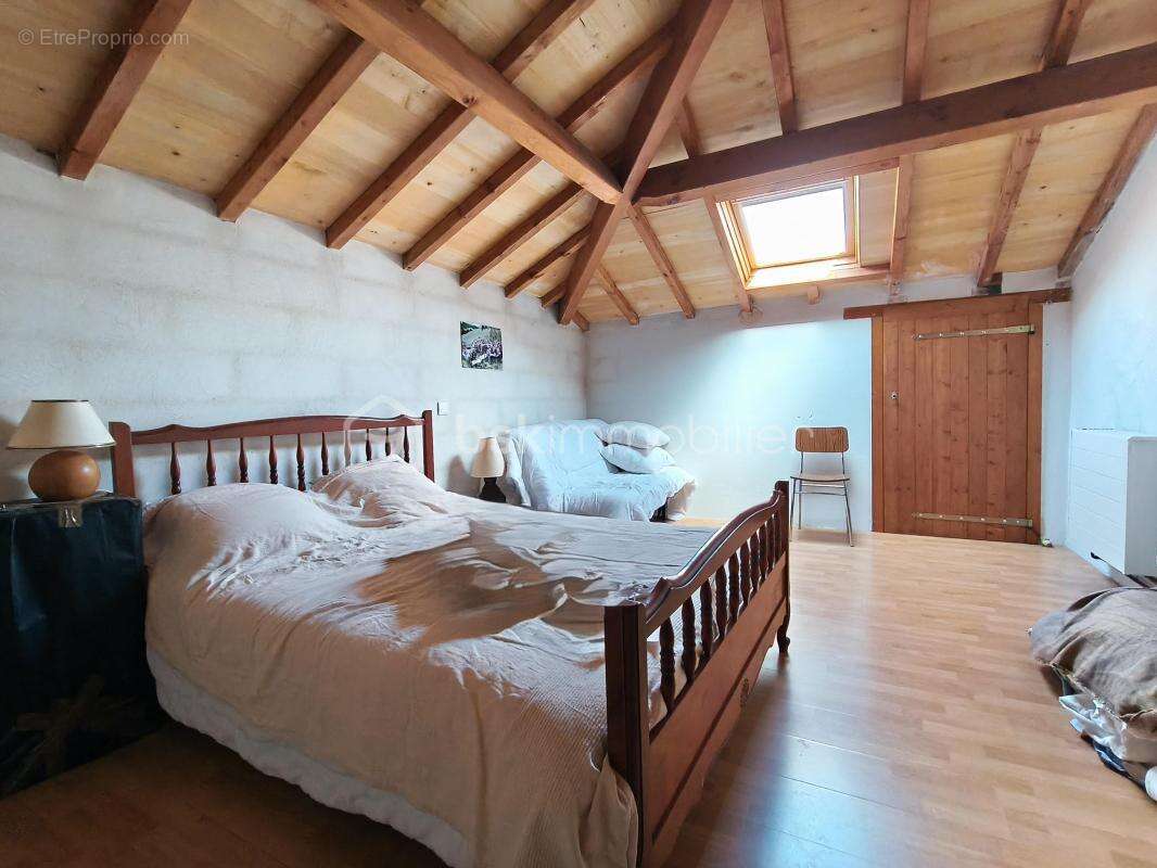 Maison de campagne en pierre, terrain, piscine - photo 13