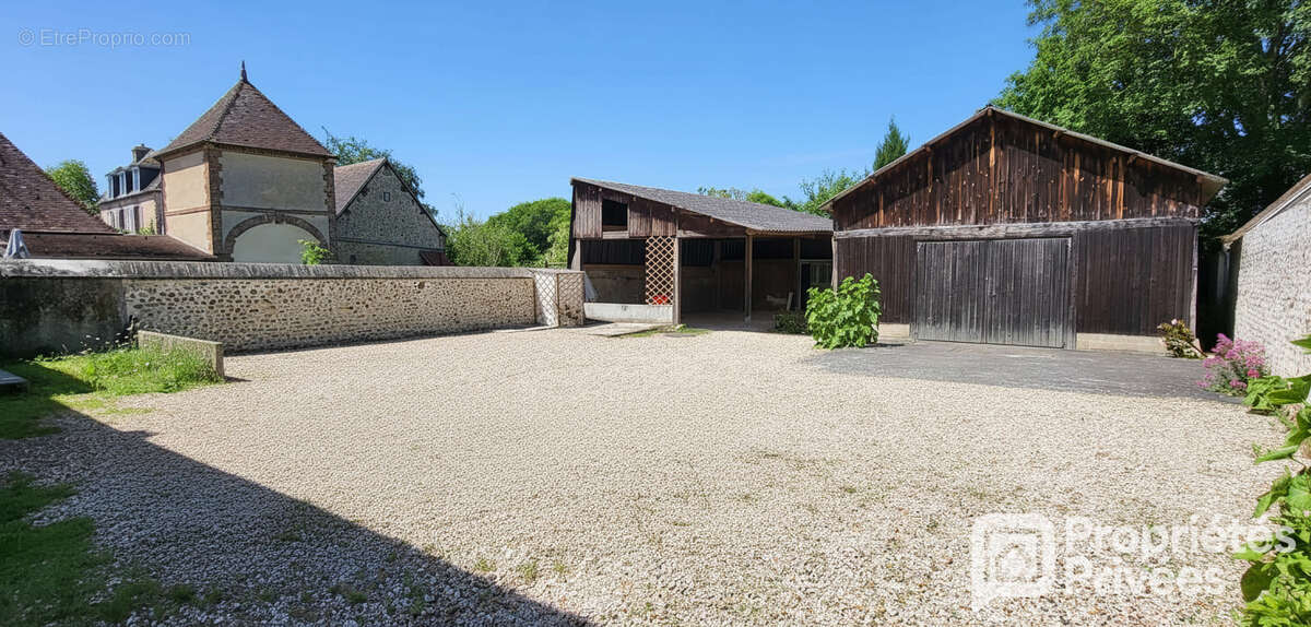 Maison de village et annexes - photo 16