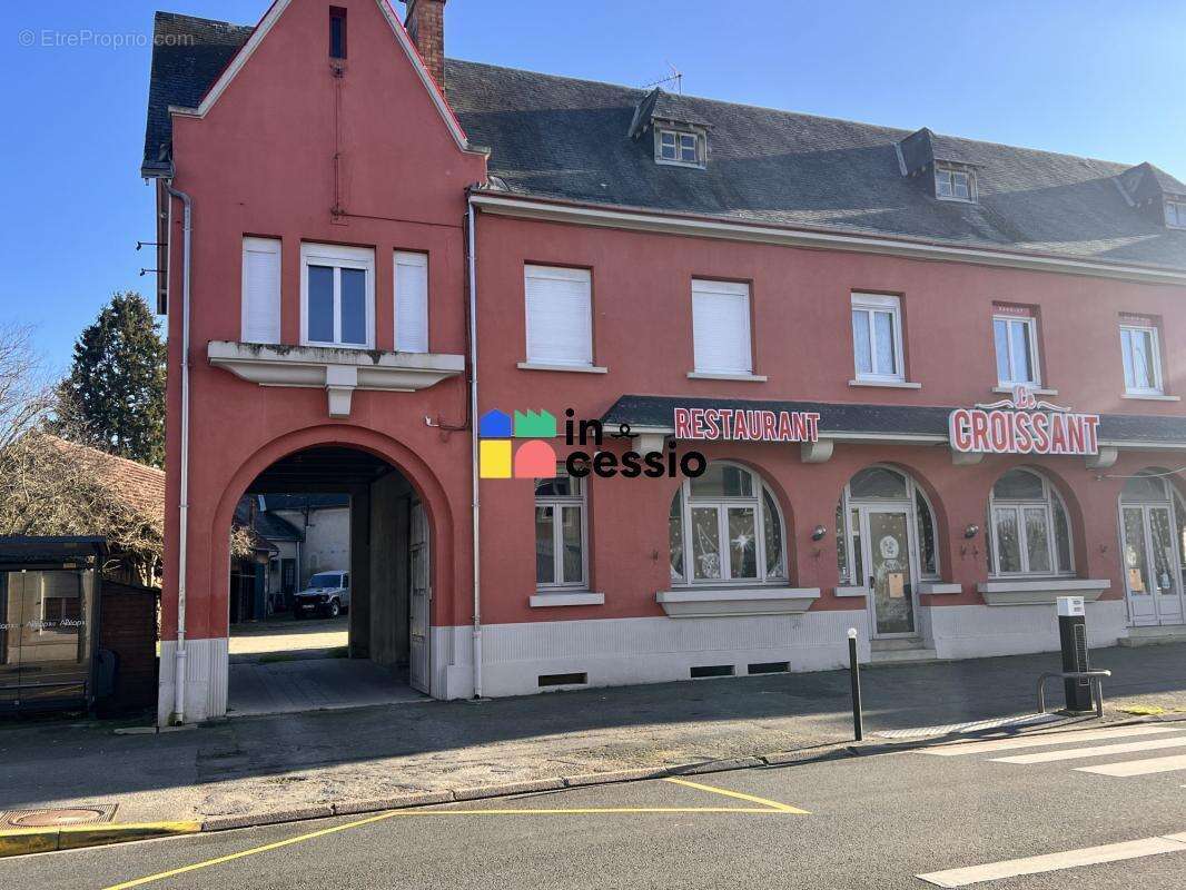 ? À VENDRE – Ancien Hôtel “Le Croissant” – Cérans- - photo 2