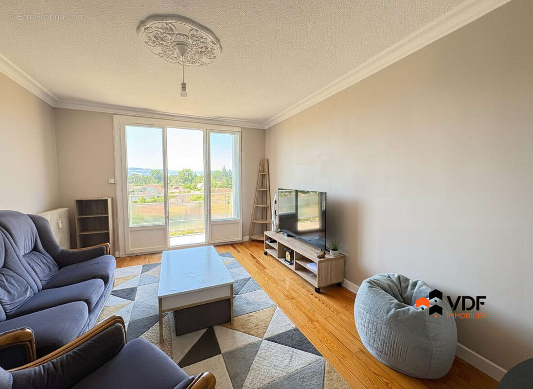 Appartement 61 m² à Riorges  - photo 2