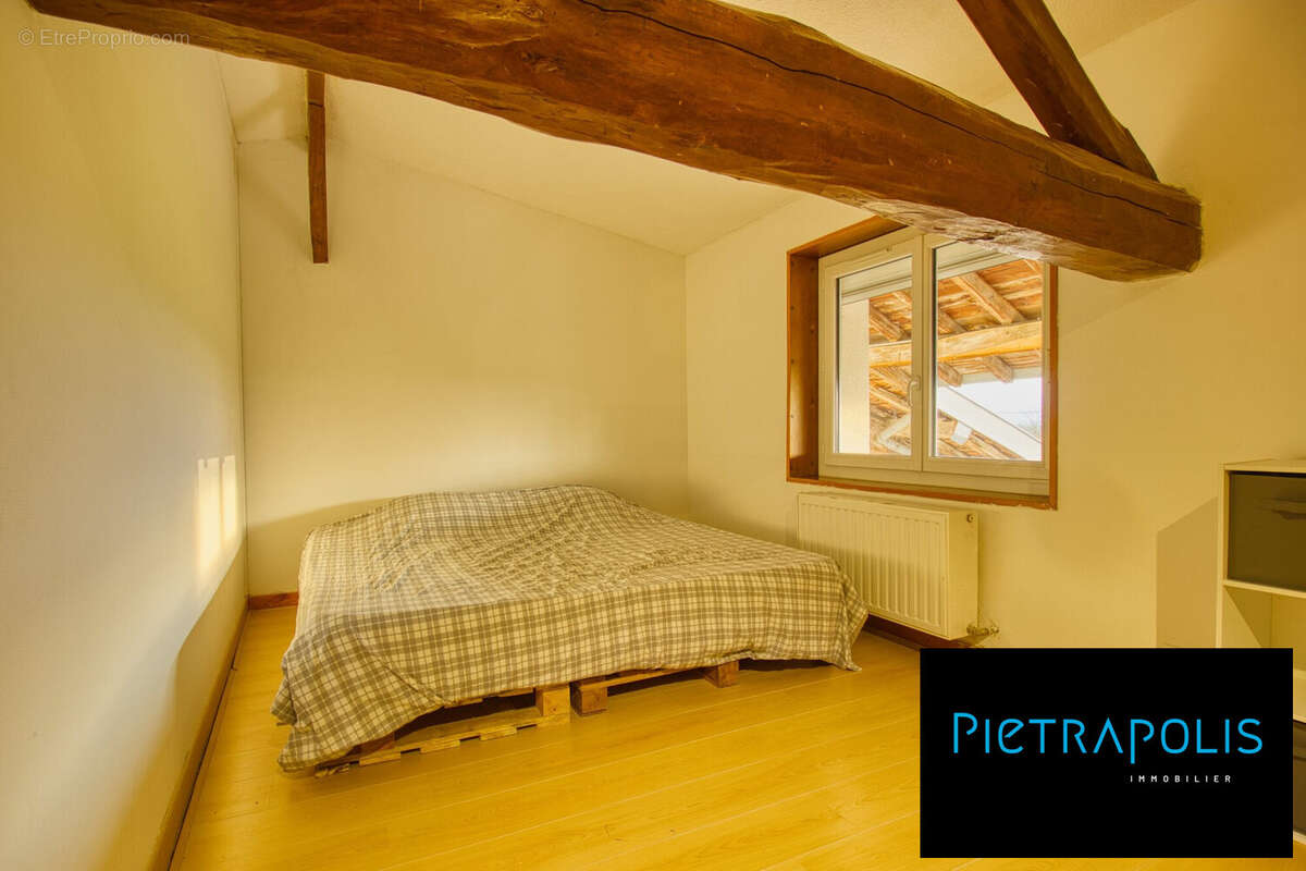 Maison à CRUZILLES-LES-MEPILLAT