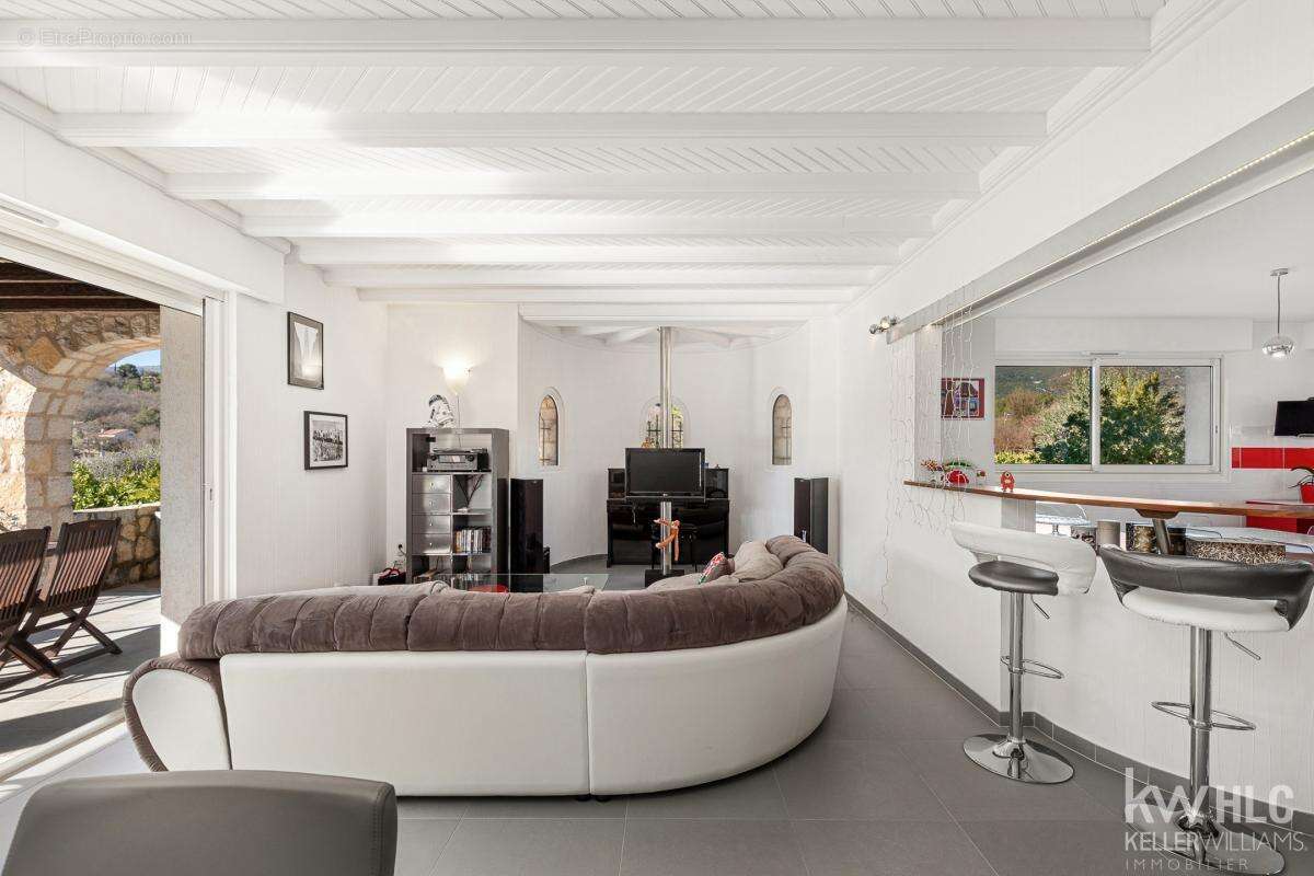 Maison à ROQUEFORT-LES-PINS