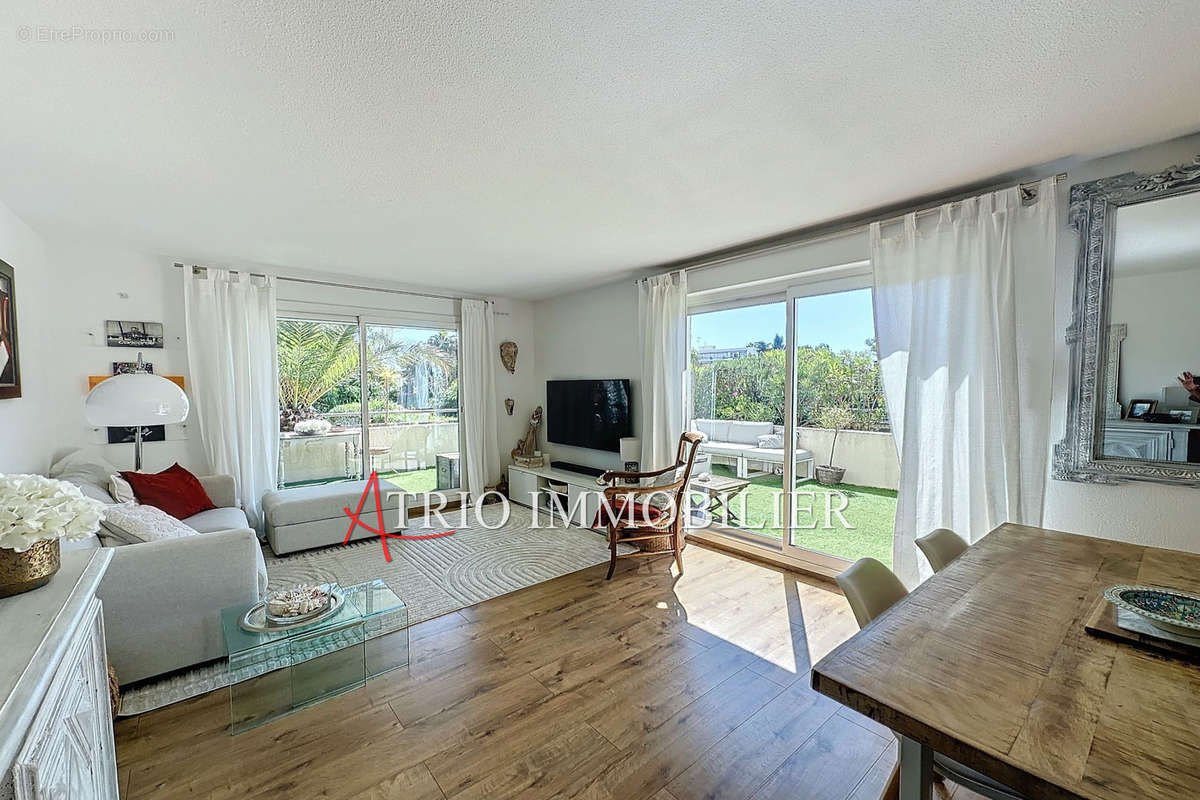 Appartement à SAINT-LAURENT-DU-VAR