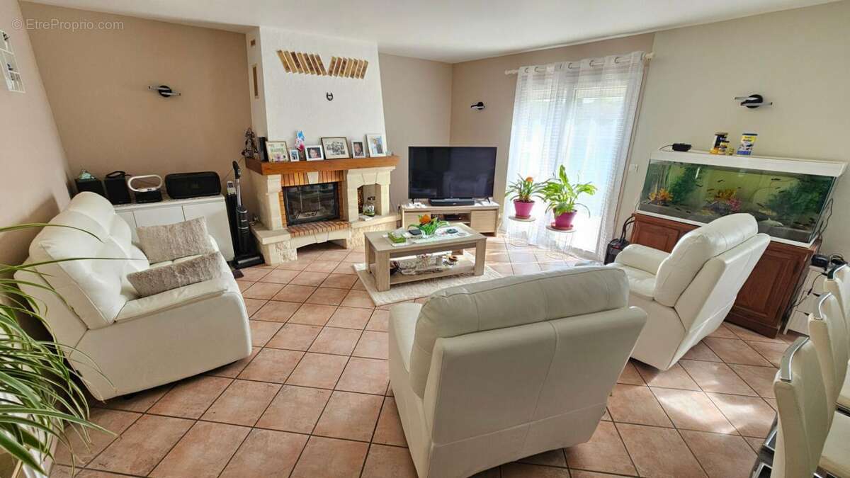 Maison à HOUDAN