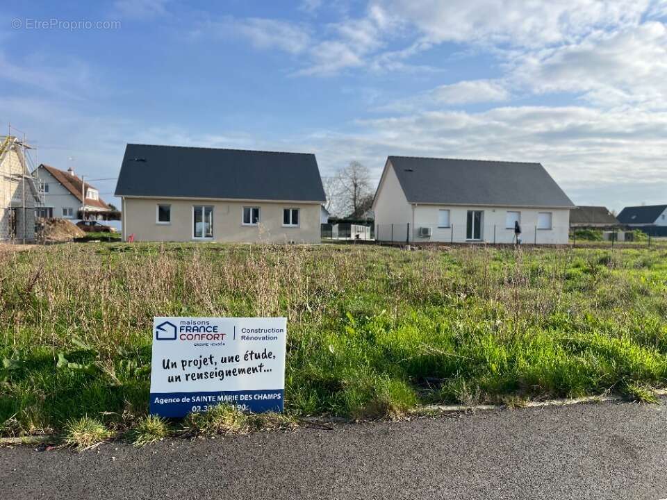 Terrain à PETIVILLE