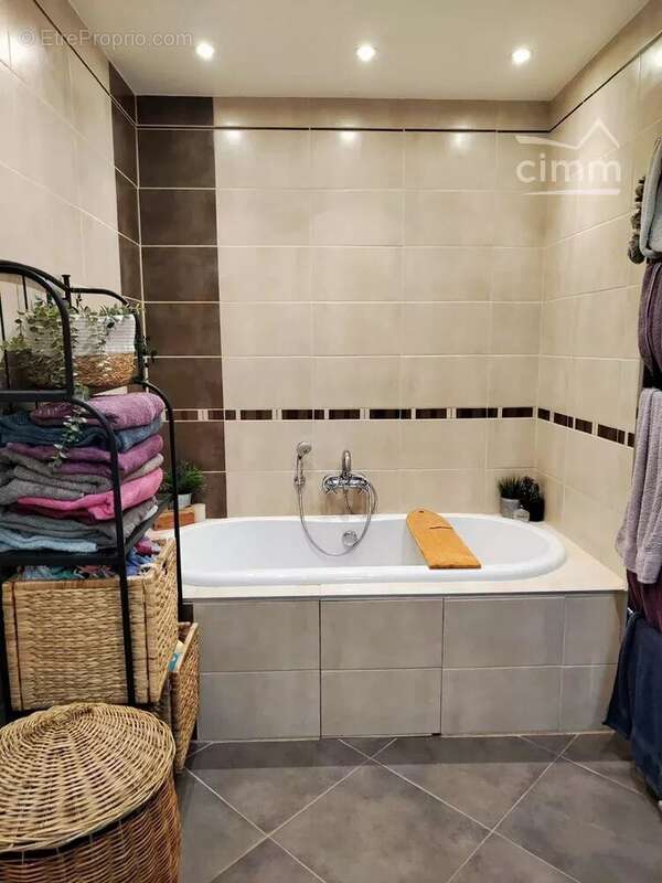 Appartement à GUILHERAND-GRANGES