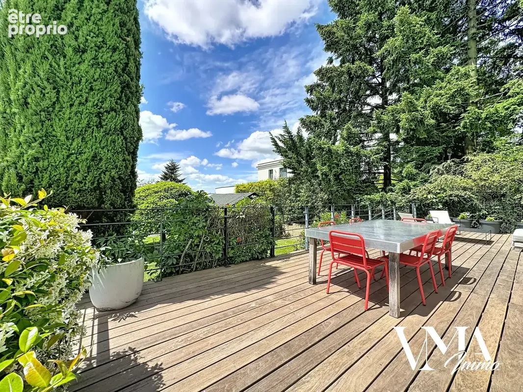 Ancienne menuiserie de 272m2 sur une parcelle de terrain de 2000m2 avec piscine. - photo 29