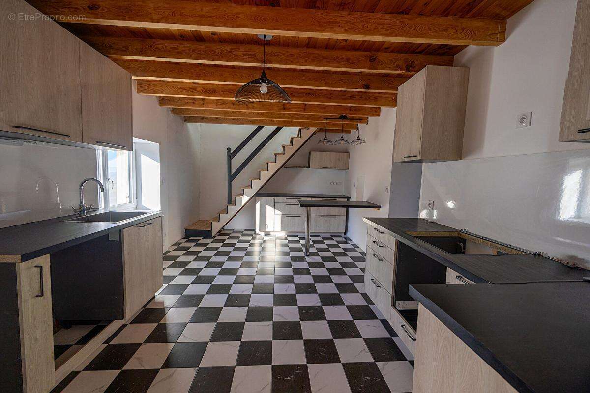 Corps de ferme sur 990 m² de terrain - photo 10