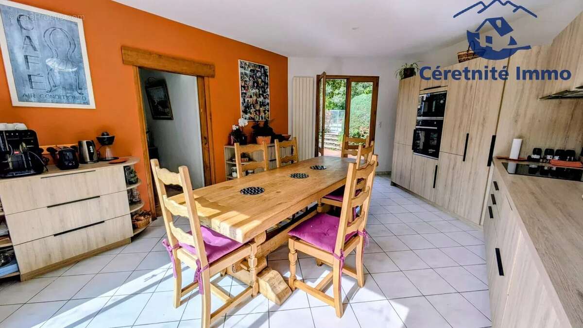 Maison à REYNES