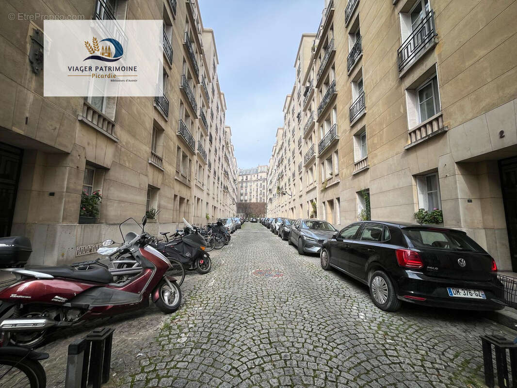 Autre à PARIS-16E