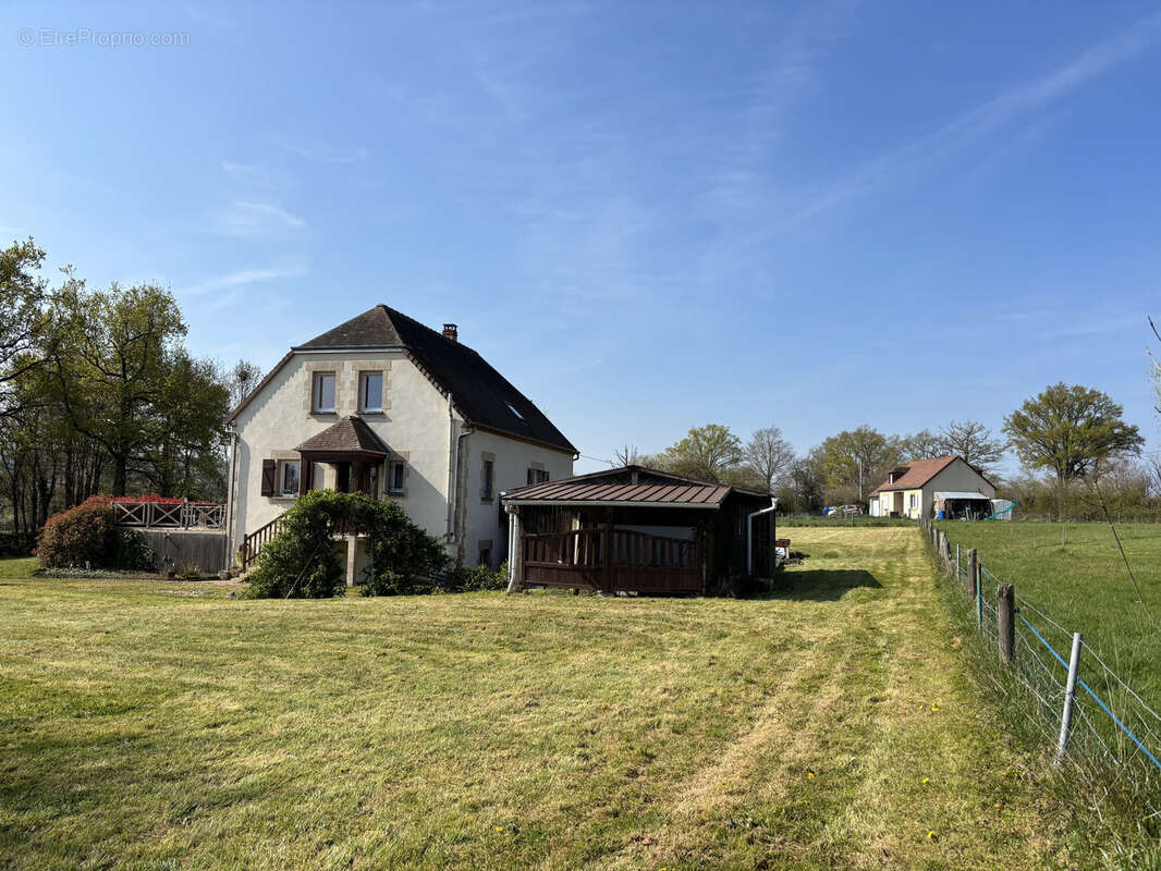 Maison à AUTRY-ISSARDS