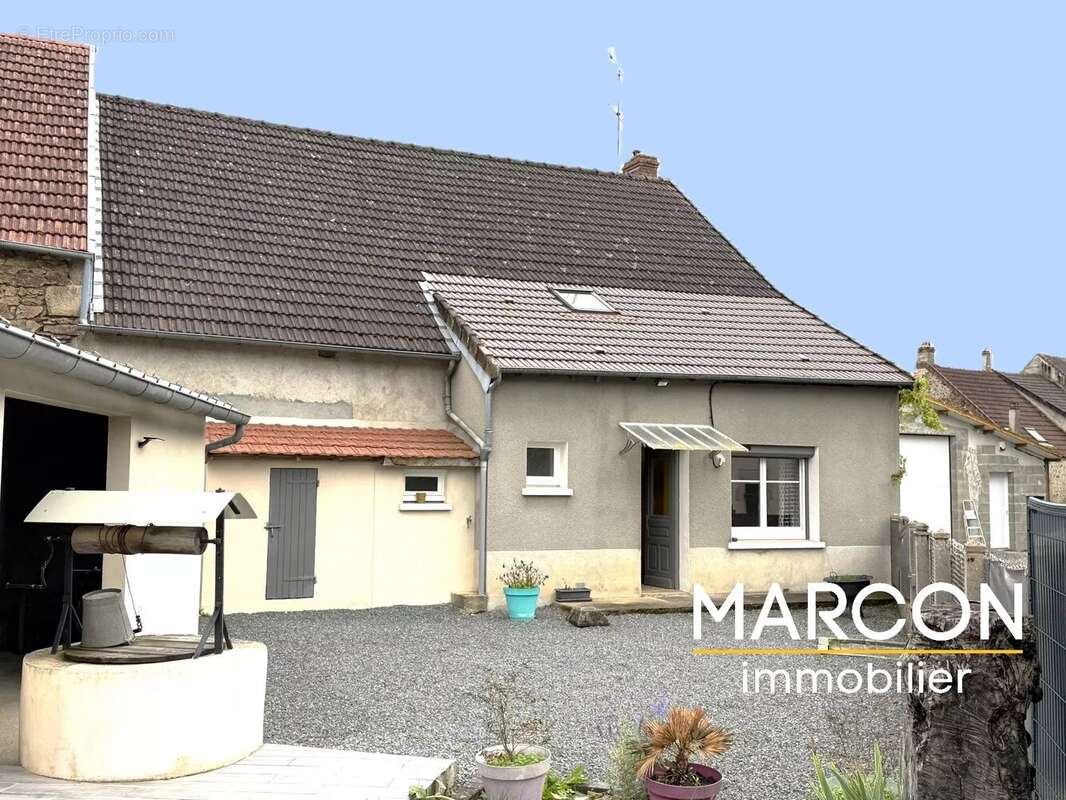 Maison à LE BOURG-D'HEM