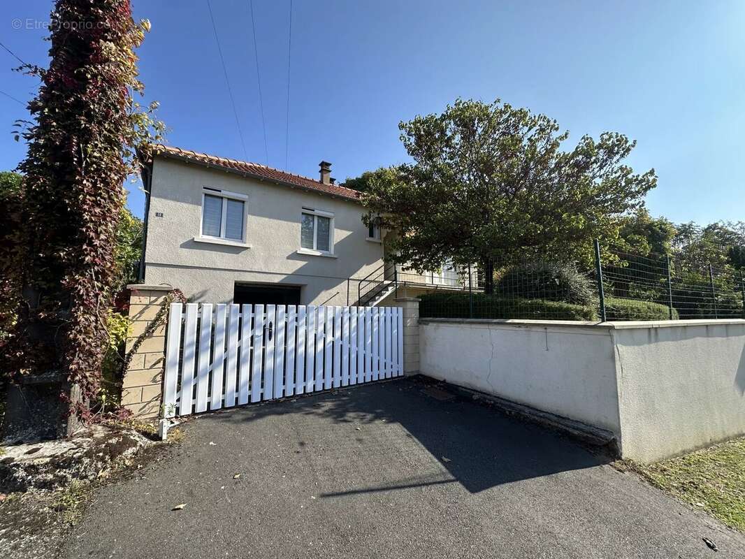 Pavillon sur sous-sol 5 pièces 75 m²,  piece de vie possible 40 m² - photo 2