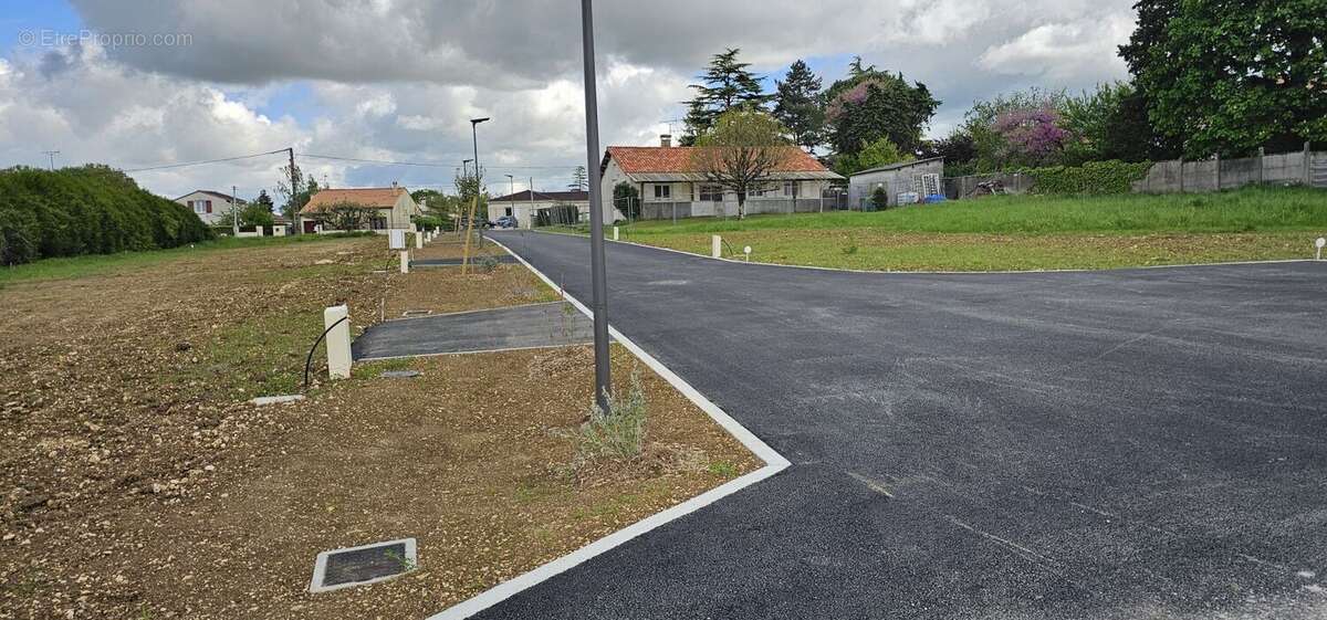 Terrain à SAINT-YRIEIX-SUR-CHARENTE
