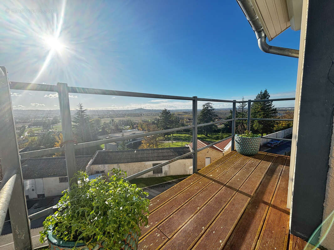 Appartement à FRONTONAS